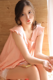 國(guó)產(chǎn)人碰人摸人愛(ài)免費(fèi)視頻