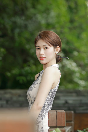 《黏糊糊的她》免費觀看全集