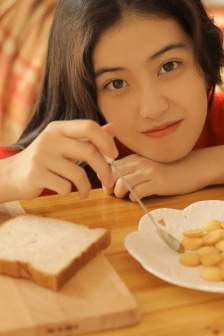 高冷室友喝催乳劑生下寶寶