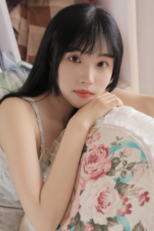 女人高潮時(shí)把奶頭的都吸出來(lái)了