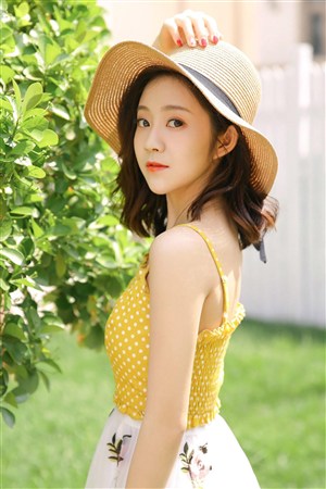 少婦瘋狂的迎合我抽插