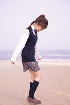 一個(gè)女的被多人輪流扇耳光