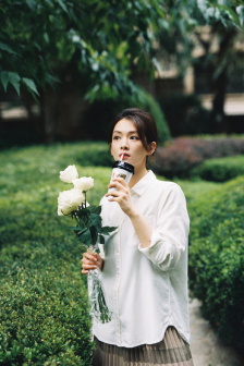 被壓到落地玻璃窗前做