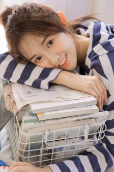 被體育老師C了一節(jié)課作文課渺渺