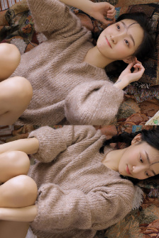 不穿衣服的瑜伽教練