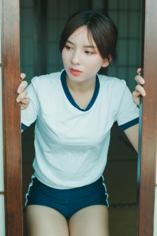 皇上被群臣扒開腿狂C