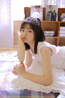 女m跪趴在女同學(xué)腳下的賤奴