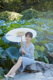 扒開胸罩瘋狂揉搓奶頭