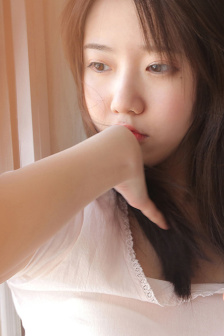 擠進(jìn)毛都沒長(zhǎng)的小縫里