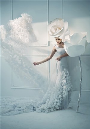 父親爬上女兒的肚皮播放