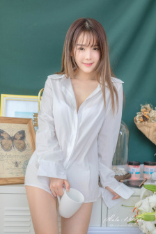 黑色變態(tài)蕾絲超薄開(kāi)檔連身襪