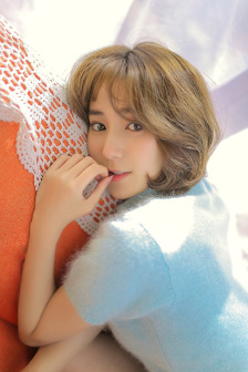 陳楚河曾把腳放在朱珠腿上