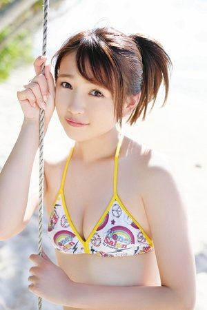 挽起裙子邁開(kāi)腿打撲克