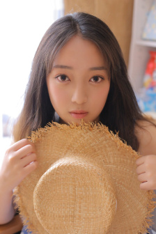 挺進親女小蕾的嫩苞視頻