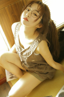 老阿姨看到小鮮肉心動(dòng)幽默說說